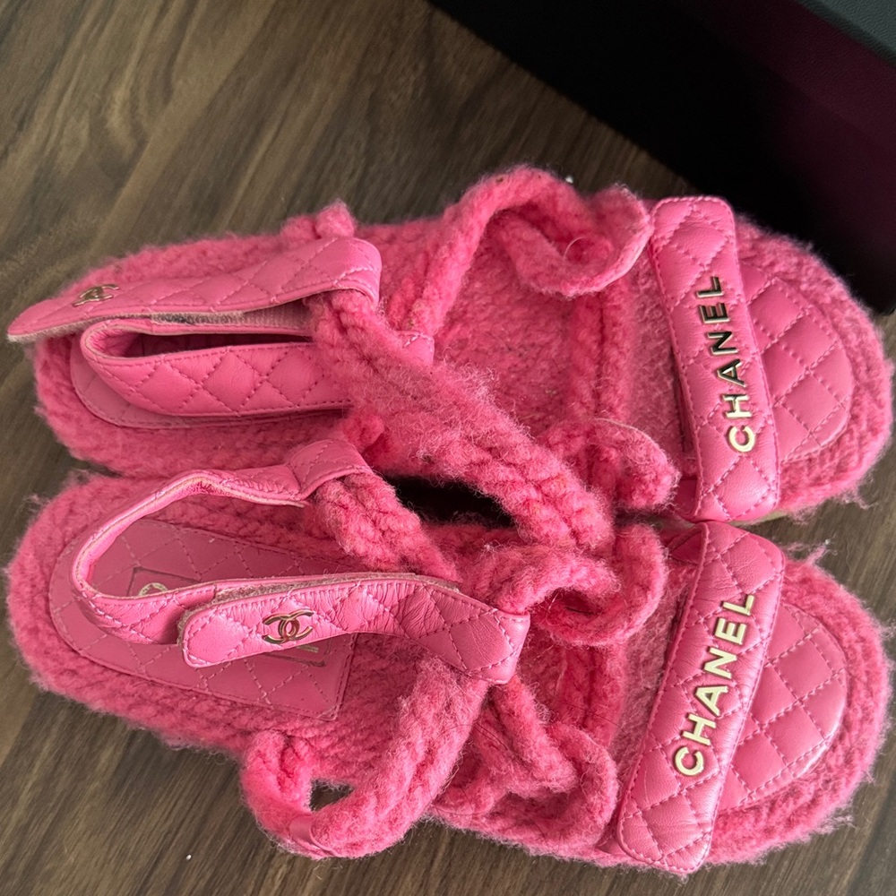 CHANEL Fuchsia Quilted Sandals